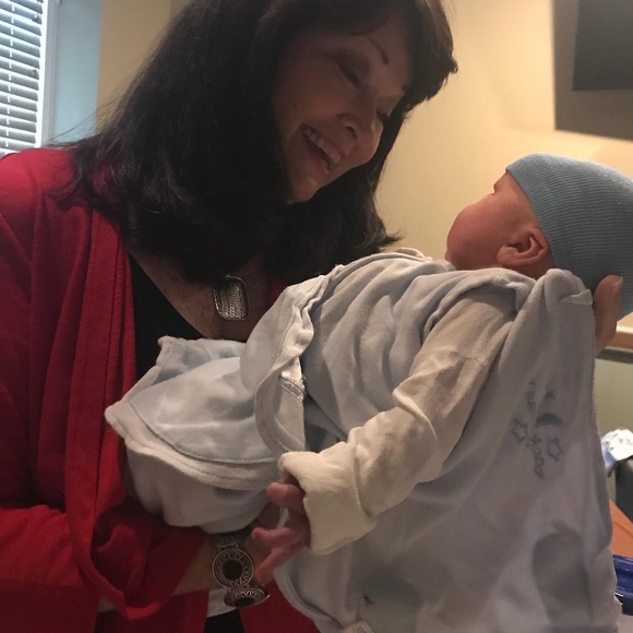 Meet your Posher, Debbie - Picture 2 of 10